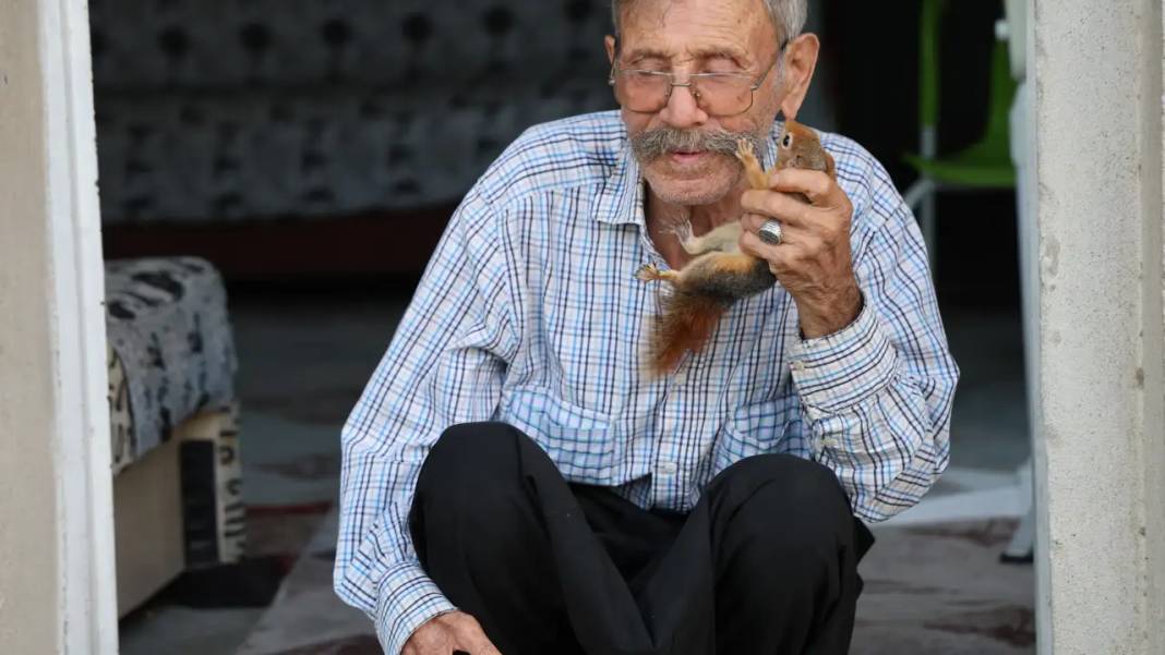 Evlatları Yok Sincabı Var! Adana'da Yürek Isıtan Dostluk 6